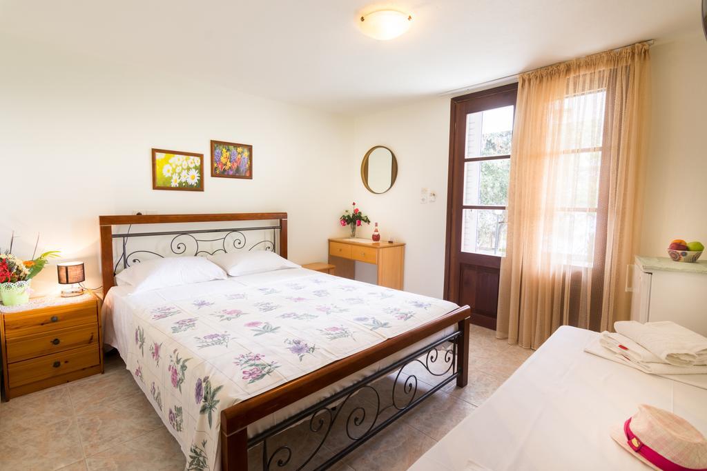 Pension Giannis Αdults Only กอยนิรา ภายนอก รูปภาพ